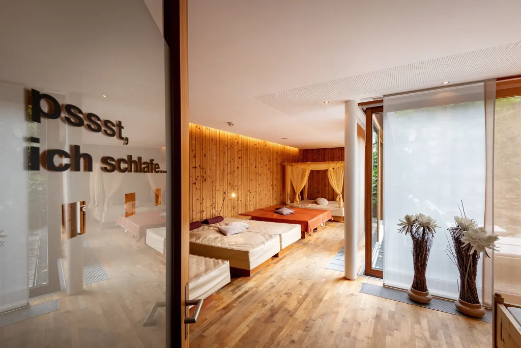 Ruheraum mit Wasserbetten